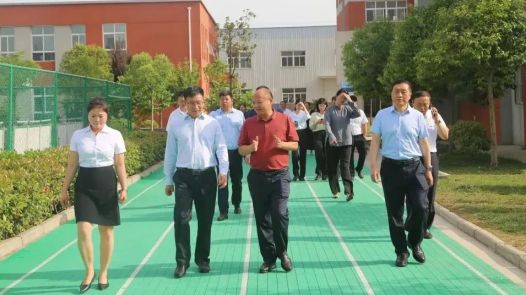 滚球体育app人大常委会及县政府领导一行莅临滚球体育app考察指导(图1)
