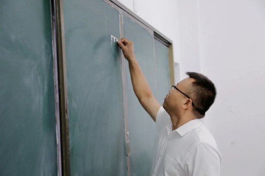 “六边形班主任”，他是怎么做到的？(图7)