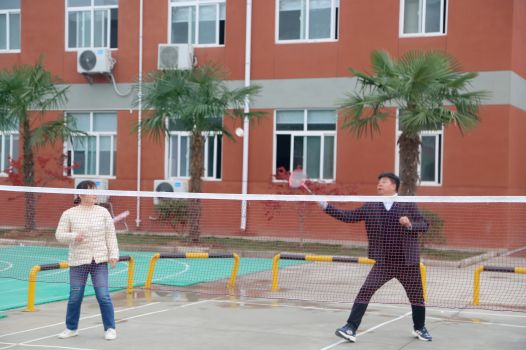 教职工风采 | 我校成功举办2024年教职工乒乓球、羽毛球比赛(图1)