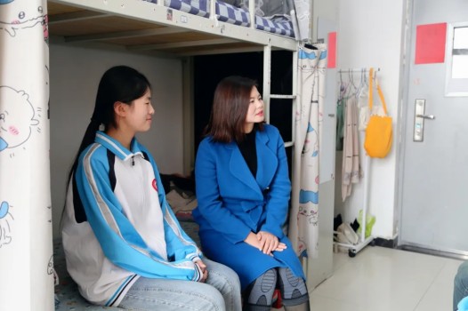 班主任专访 | 从“监督者”到“同行者”,她用心折射教育的温度(图7) 班主任专访 | 从“监督者”到“同行者”,她用心折射教育的温度(图7)