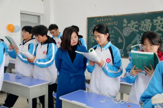 班主任专访 | 从“监督者”到“同行者”,她用心折射教育的温度(图11) 班主任专访 | 从“监督者”到“同行者”,她用心折射教育的温度(图11)