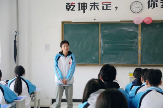 班主任专访 | 从“监督者”到“同行者”,她用心折射教育的温度(图15) 班主任专访 | 从“监督者”到“同行者”,她用心折射教育的温度(图15)