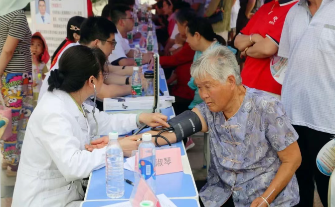 我校联合三甲医院开展大型义诊 惠及鄠邑区群众(图2)