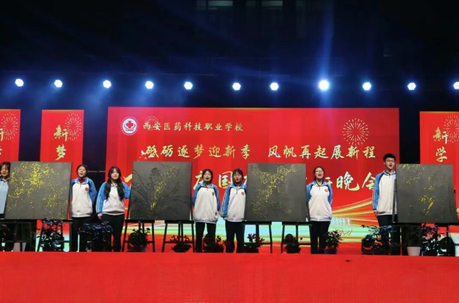 青春作答,祖国听!这场迎新晚会当“燃”要看(图7) 青春作答,祖国听!这场迎新晚会当“燃”要看(图7)