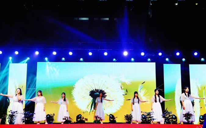 青春作答,祖国听!这场迎新晚会当“燃”要看(图18) 青春作答,祖国听!这场迎新晚会当“燃”要看(图18)