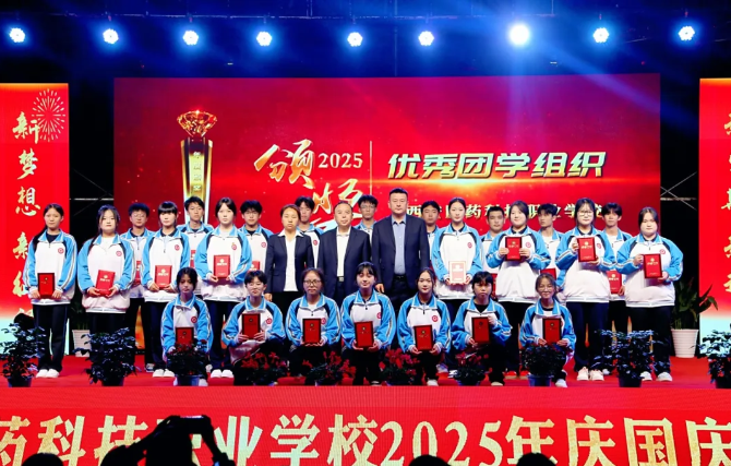 青春作答,祖国听!这场迎新晚会当“燃”要看(图20) 青春作答,祖国听!这场迎新晚会当“燃”要看(图20)