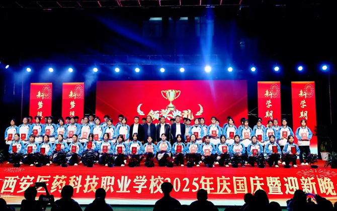 青春作答,祖国听!这场迎新晚会当“燃”要看(图21) 青春作答,祖国听!这场迎新晚会当“燃”要看(图21)