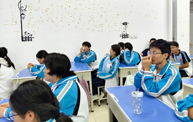 1+1>2,这堂班会课解锁成长最优解!(图6) 1+1>2,这堂班会课解锁成长最优解!(图6)